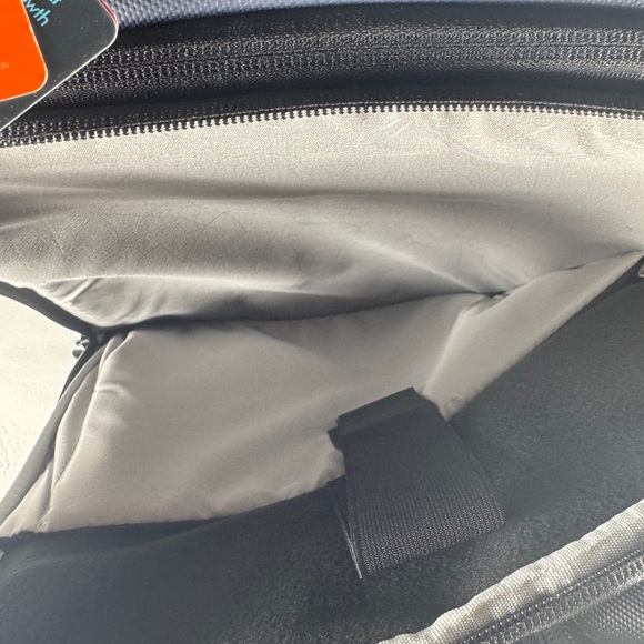 Traveler's Choice Markham 27L Backpack, Expandable, Business, Travel, Work, O... - Picture 6 of 7